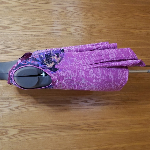 Signature Studio - Floral Burnout Tank with shark bite hem - Ladies Medium - Picture 12 of 14